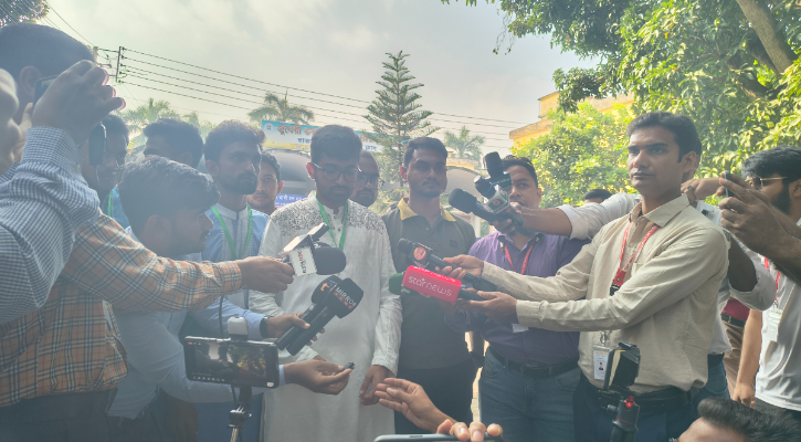 রাকসু নির্বাচনে পোলিং এজেন্টদের বাধা দেওয়ার অভিযোগ ছাত্রদলের ভিপিপ্রার্থীর